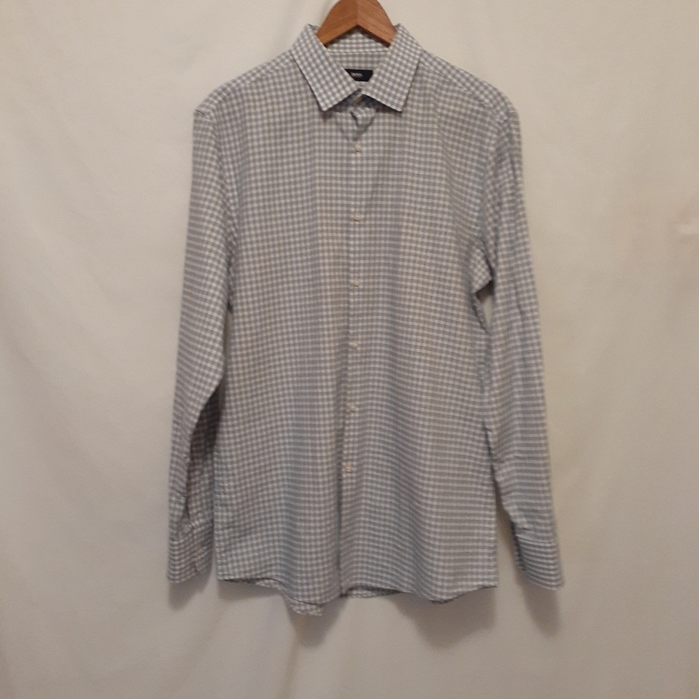 NWOT Hugo Boss sharp fit button front shirt